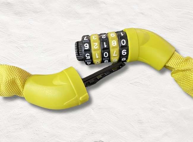 Close-up view of Sportneer chain lock
