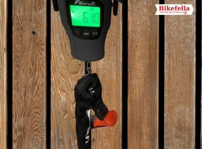 Evolution Mini Chain Lock weight shown on digital scale