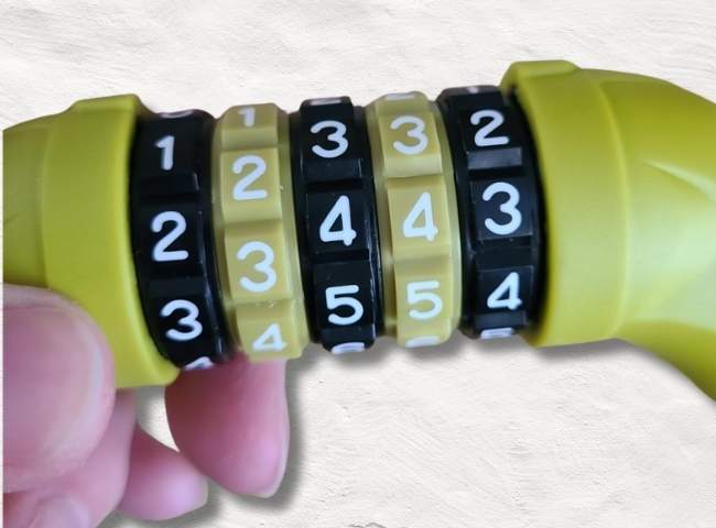 Front view of Sportneer bike chain lock