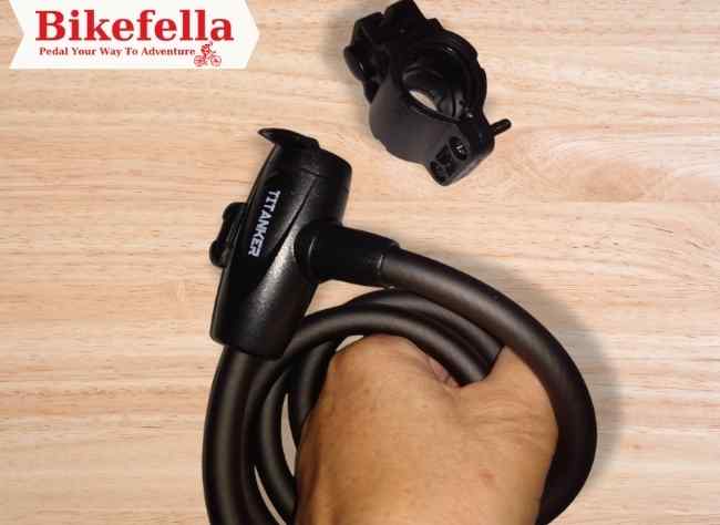 Hand holding lock suited for commuters