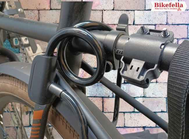 Locking Hapleby Bike Lock on bike