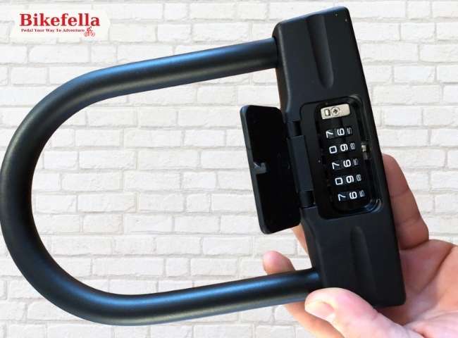 USHAKE bike lock held in one hand