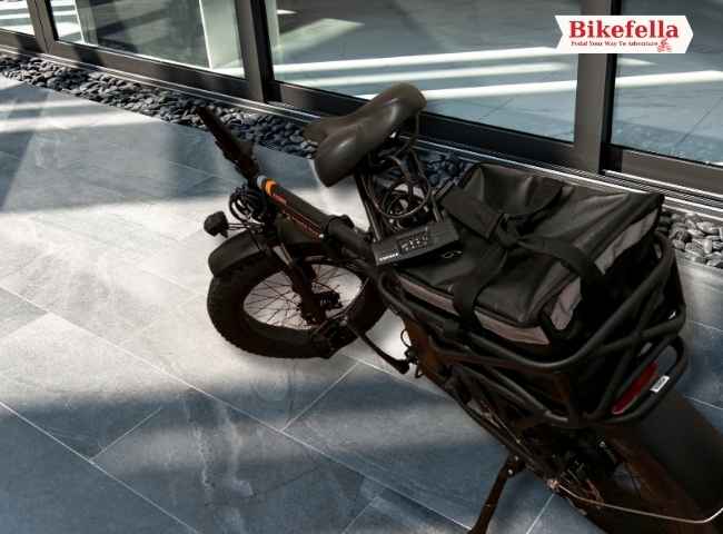USHAKE combination lock attached to bike frame