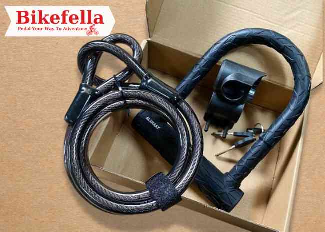 Heavy-duty lock ensures strong security