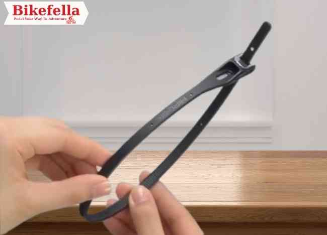 Holding Hiplok Z LOK